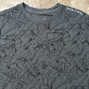 Municipal Shirt Mens L Grey Floral Short Sleeve Tee Gym Running Mark Wahlberg